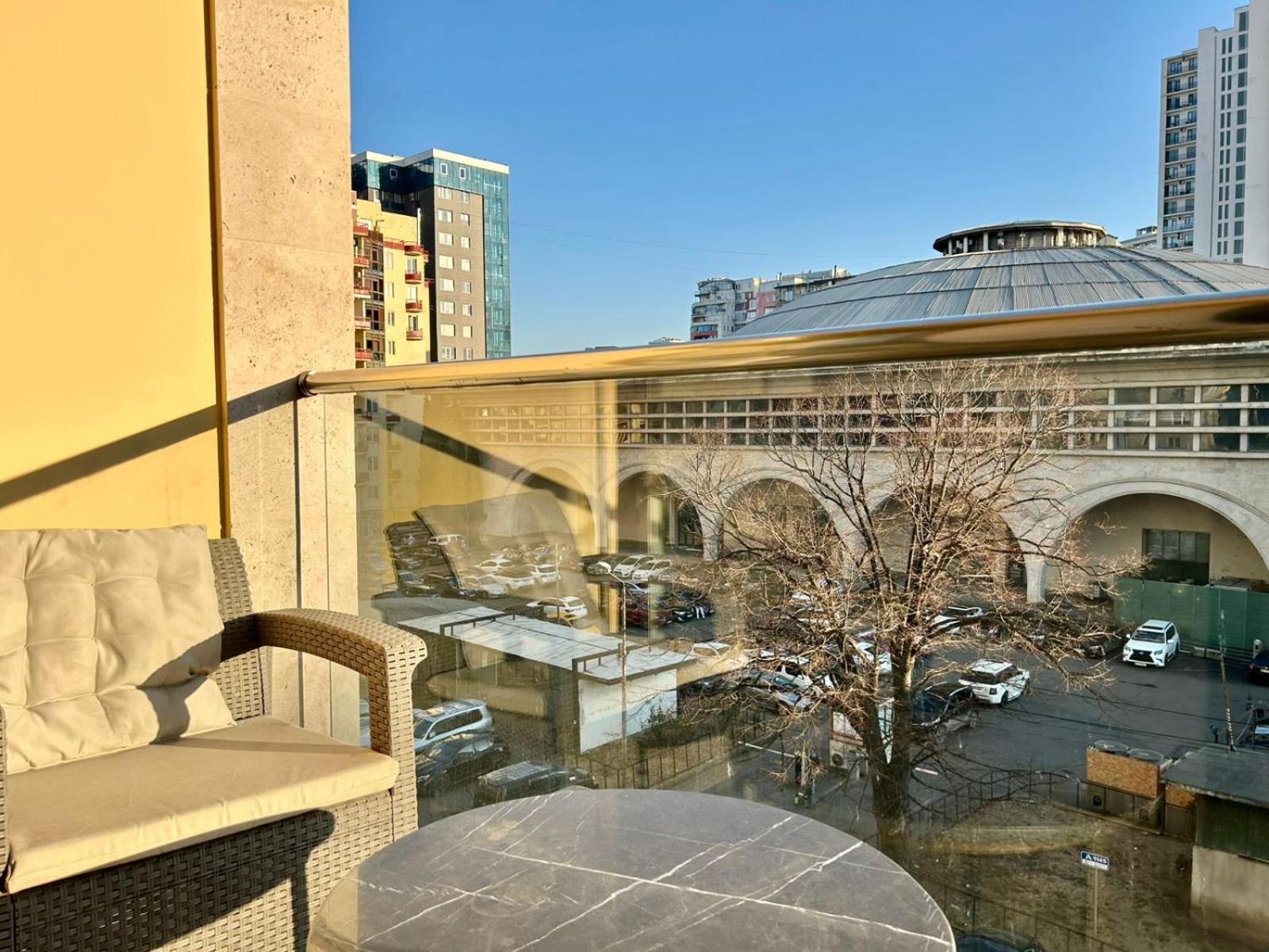 City Center - Next To Holiday Inn -2Br Apartment Tiflis Dış mekan fotoğraf