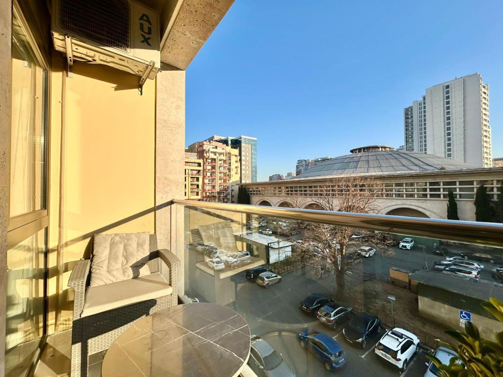City Center - Next To Holiday Inn -2Br Apartment Tiflis Dış mekan fotoğraf